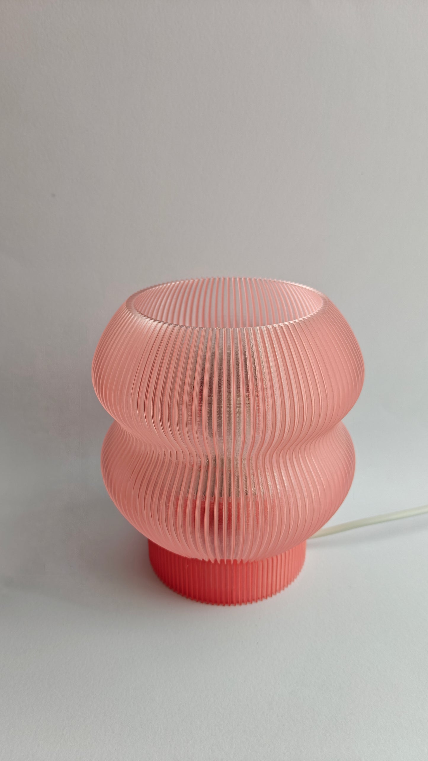 Lampă de masă imprimată 3D Aura Ripple | Iluminat ambiental modern