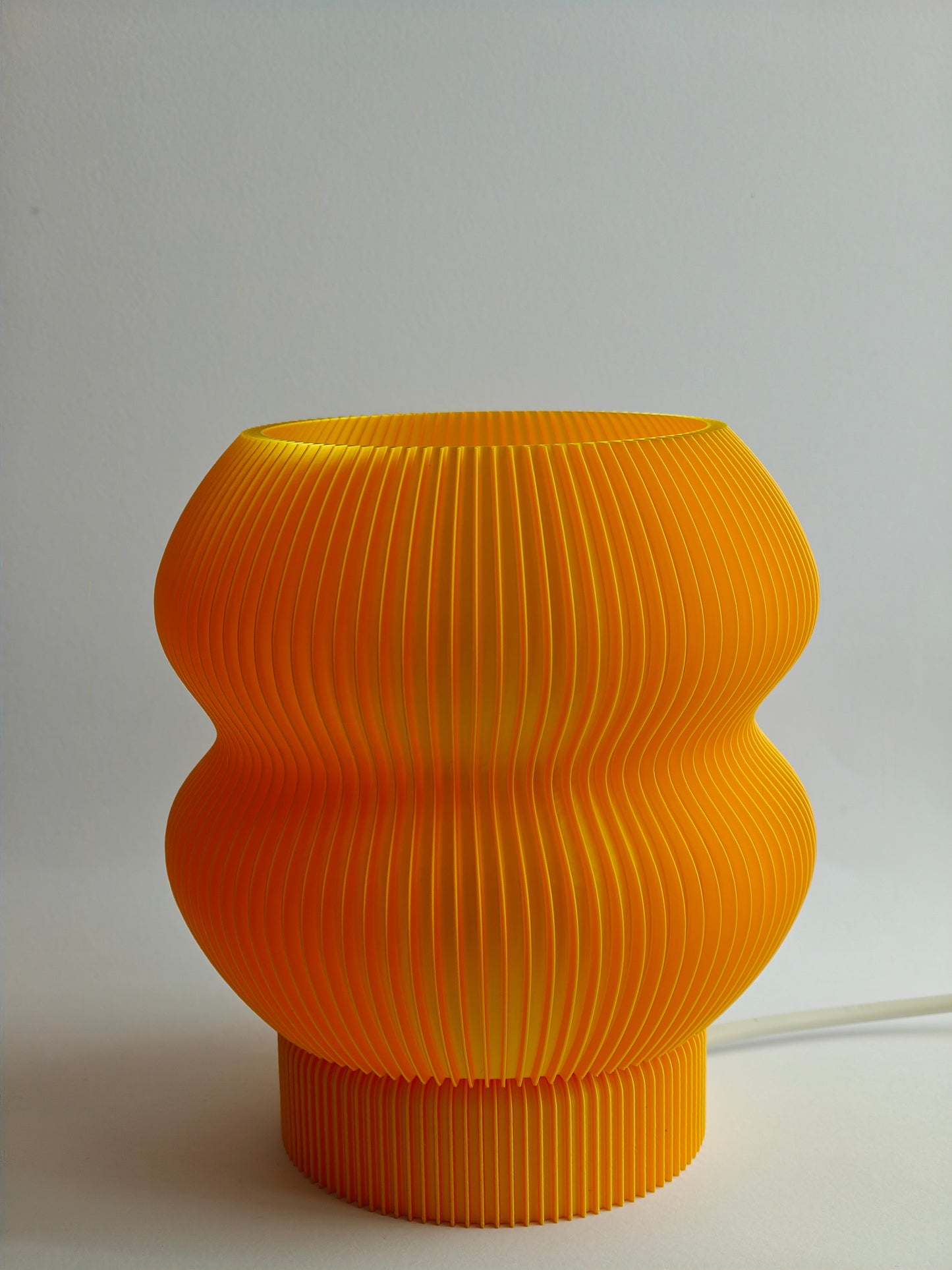 Lampă de masă imprimată 3D Aura Ripple | Iluminat ambiental modern