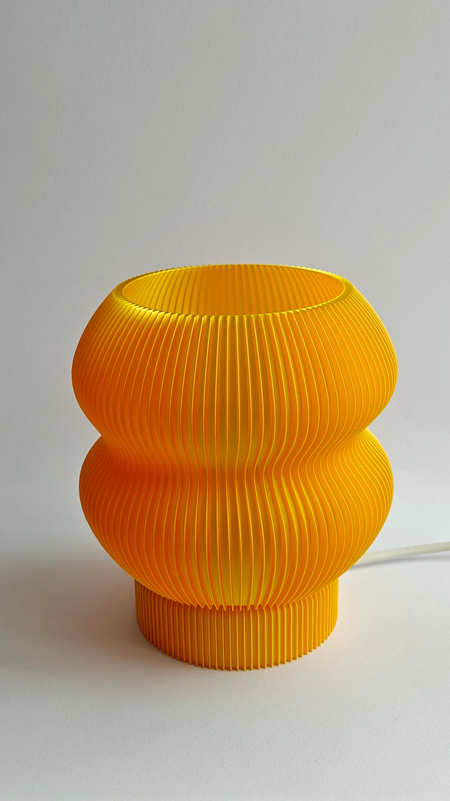 Lampă de masă imprimată 3D Aura Ripple | Iluminat ambiental modern