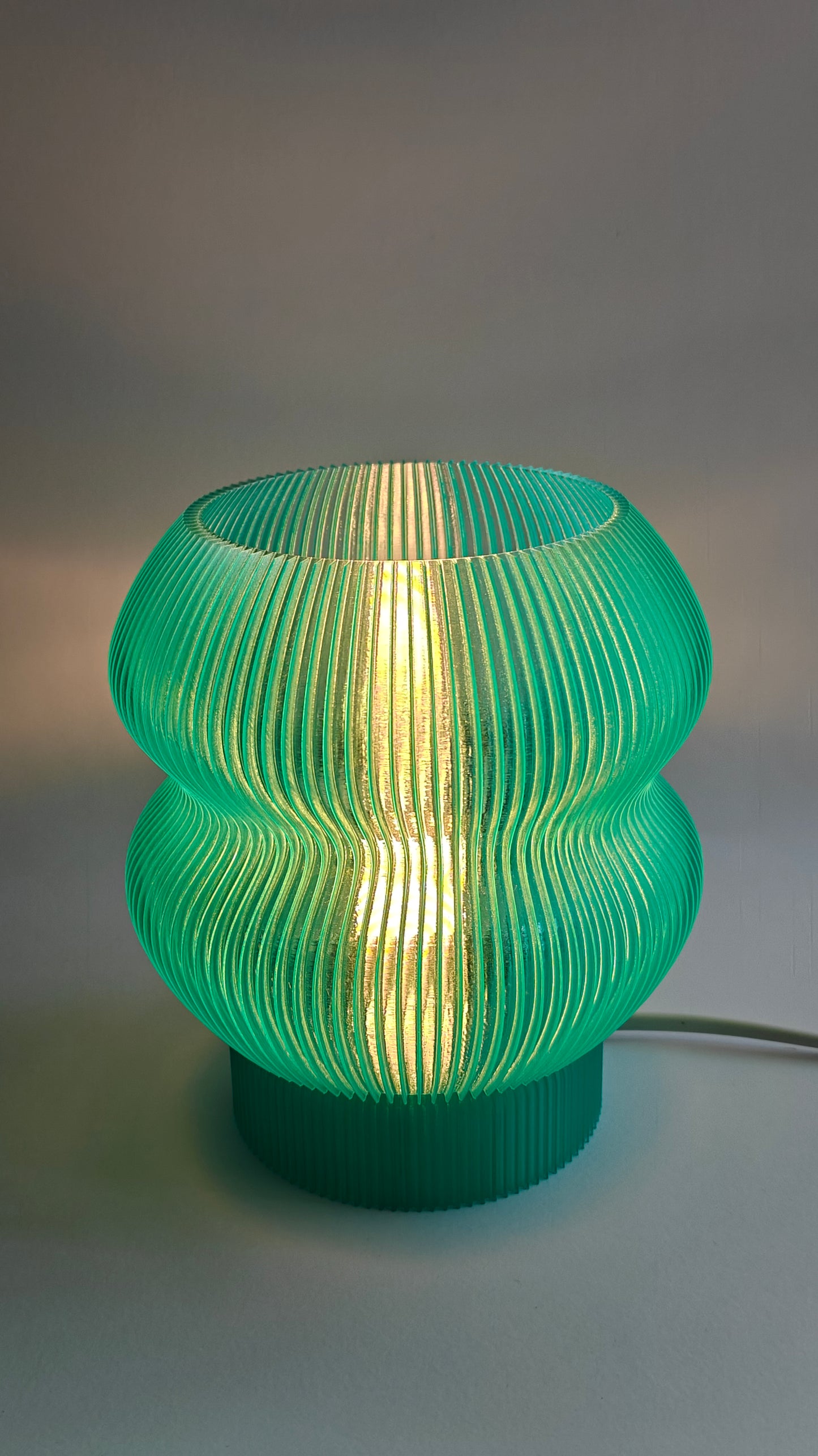 Lampă de masă imprimată 3D Aura Ripple | Iluminat ambiental modern