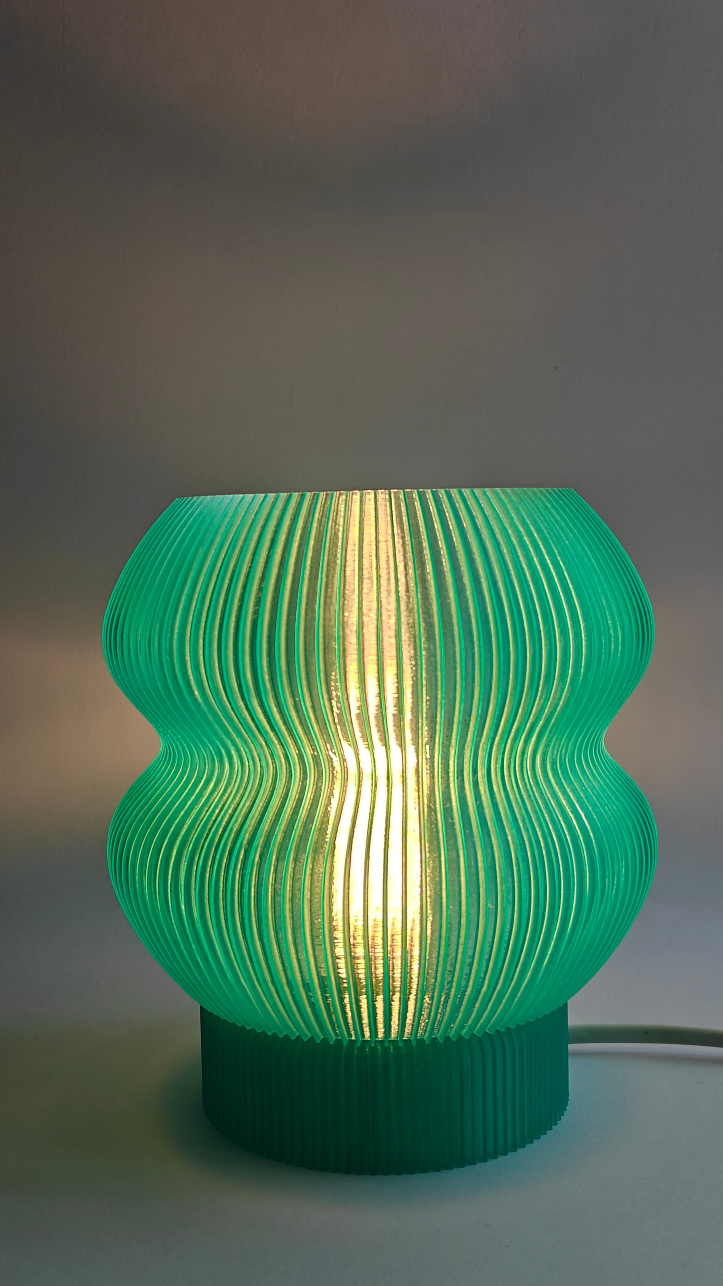 Lampă de masă imprimată 3D Aura Ripple | Iluminat ambiental modern