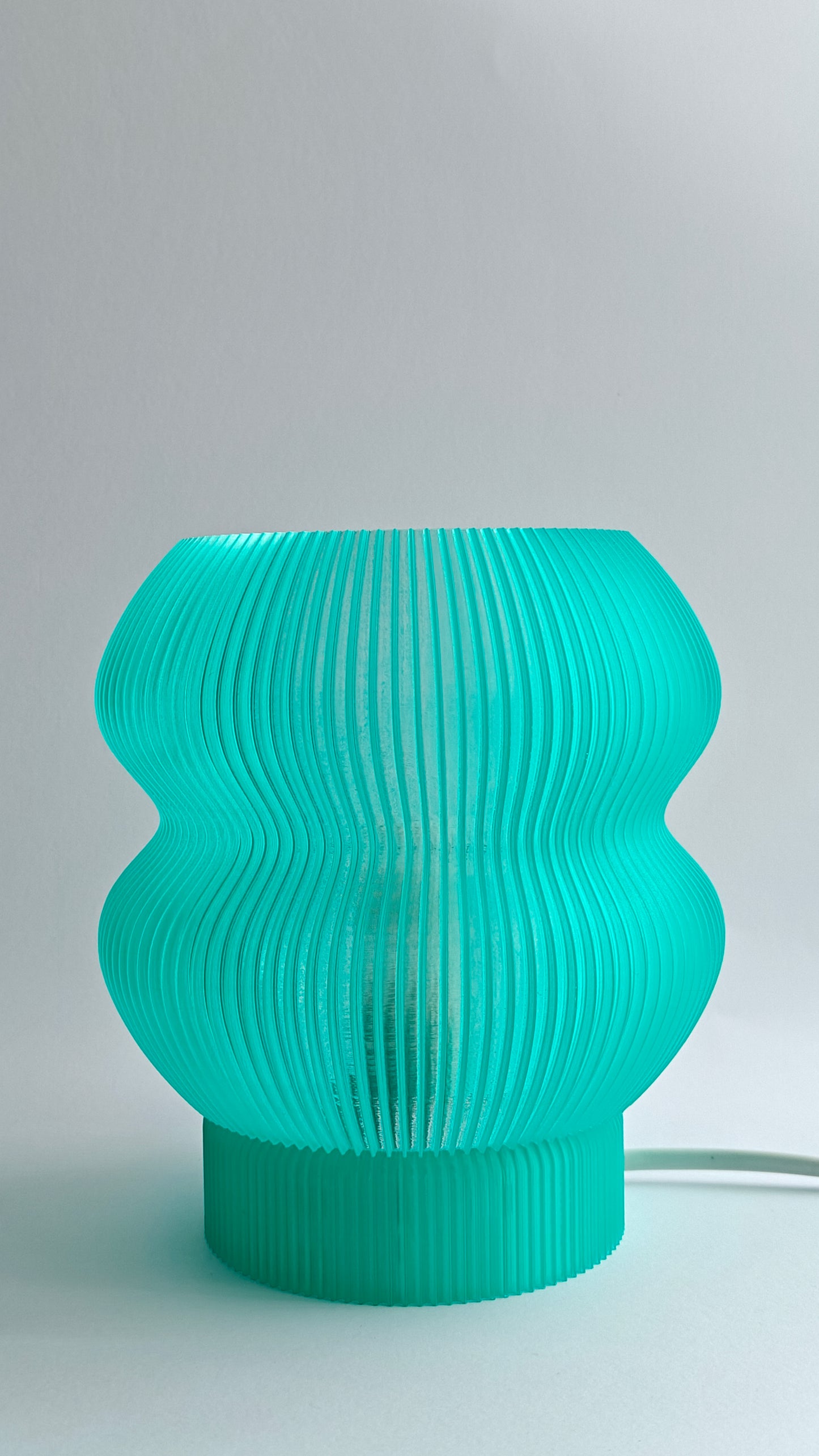 Lampă de masă imprimată 3D Aura Ripple | Iluminat ambiental modern