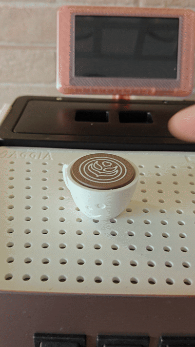 Breloc Fidget Latte Art – Cană Cappuccino printată 3D cu 2 fețe, click anti-stres, jucărie de birou
