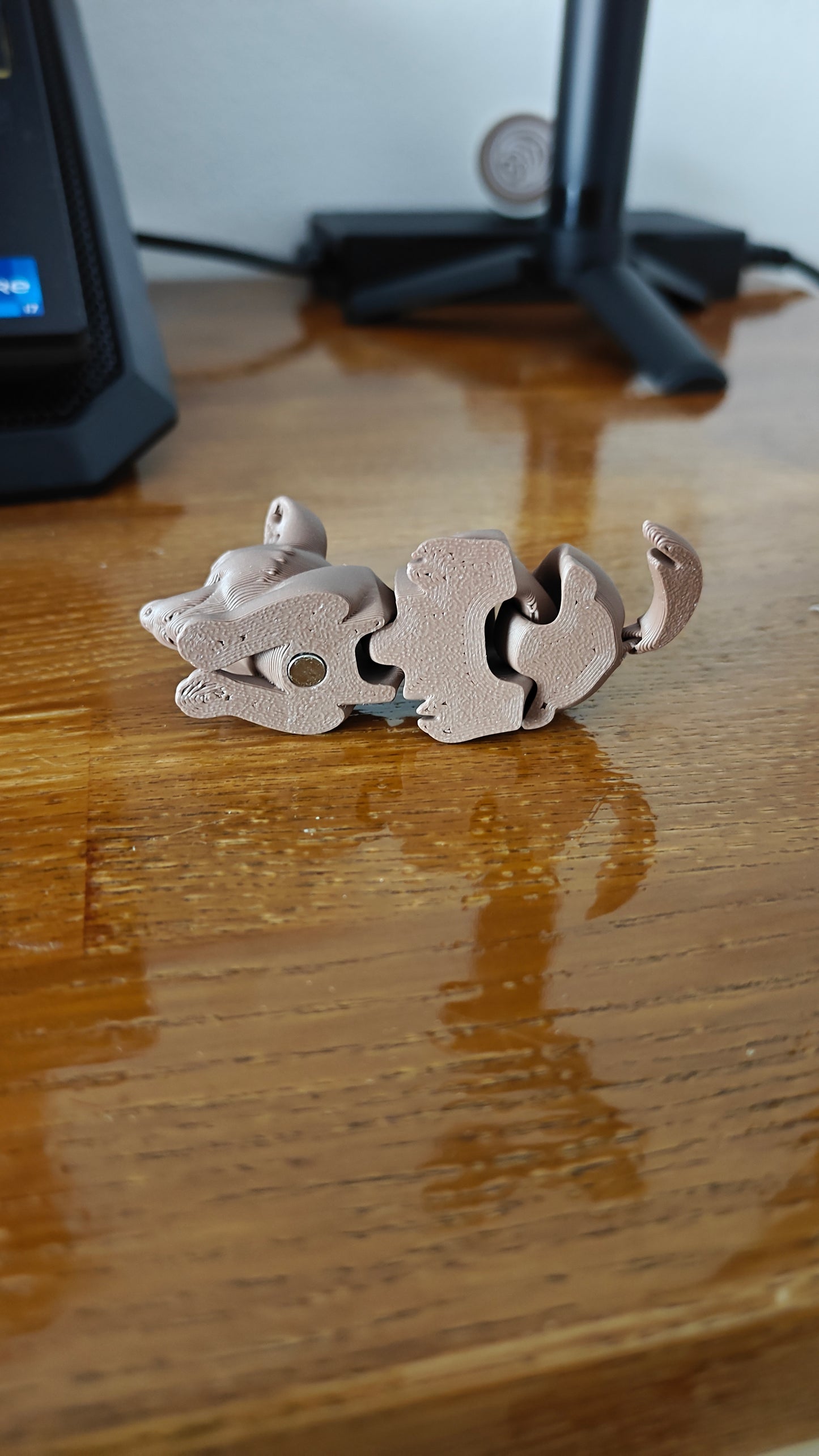 Breloc Câine Ciobănesc German Articulat – Jucărie Fidget 3D Printată cu Magnet 